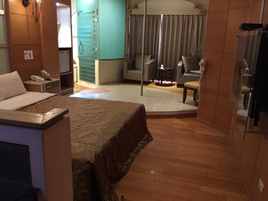 Changsing Business Motel Tainan Exterior photo