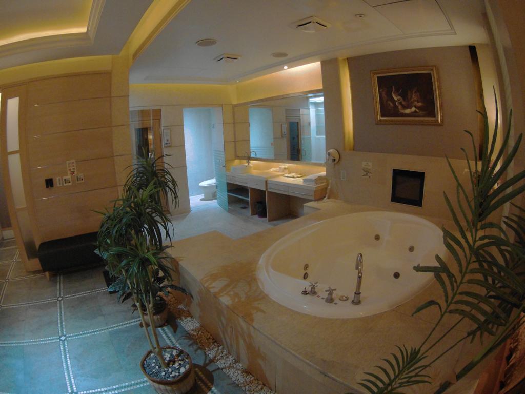 Changsing Business Motel Tainan Exterior photo