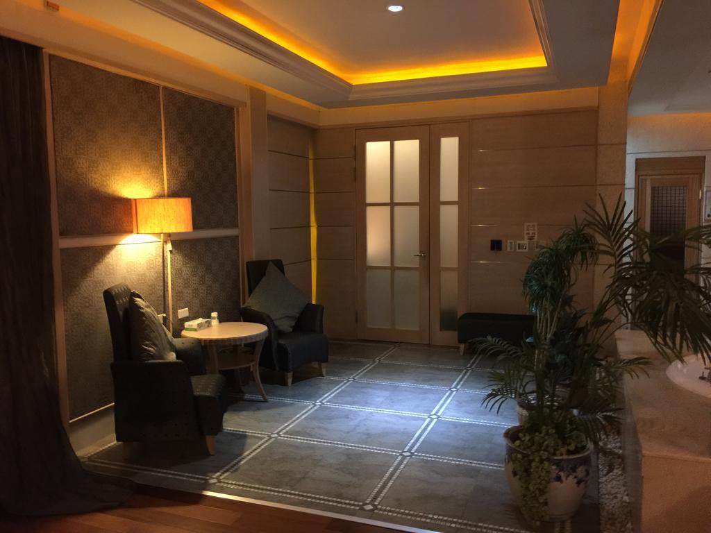 Changsing Business Motel Tainan Exterior photo