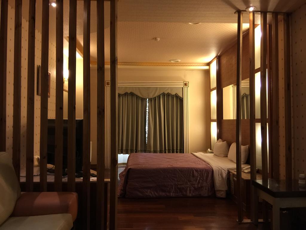 Changsing Business Motel Tainan Exterior photo
